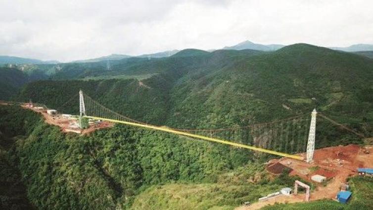 “钢铁巨龙”如约出现，国内跨度最大天然气管道悬锁跨越主体工程完工