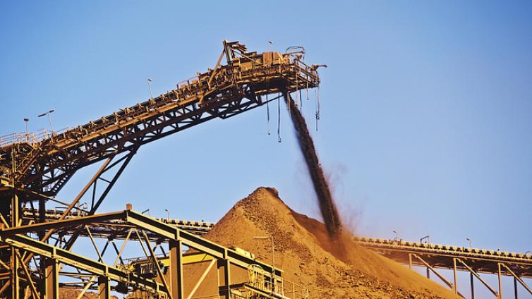 港口持续累库，铁矿石价格却为何大涨超5%？