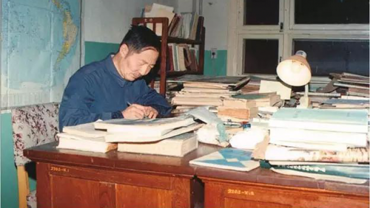 中国现代矿物学的奠基人之一：陈光远教授