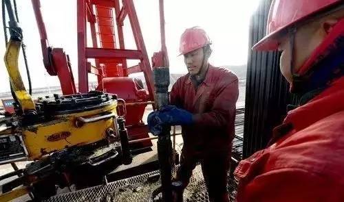 神奇:老照kok在线登录片中国石油工业的"摇篮"——玉门油矿
